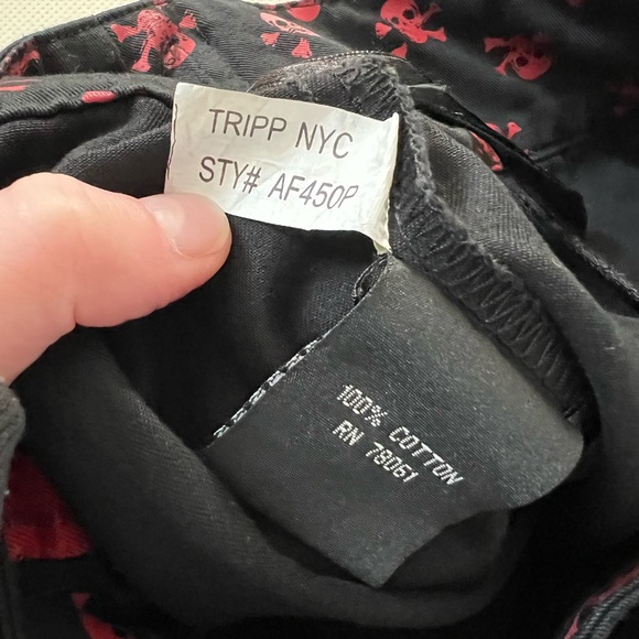 Vintage tripp nyc skirt Pleated Black With Red Skulls And Buckle Goth Style - Picture 3 of 8